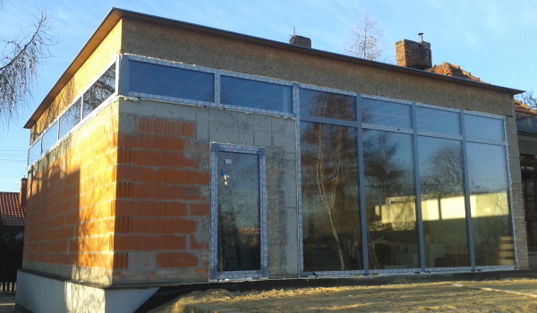 Szklana fasada w domku